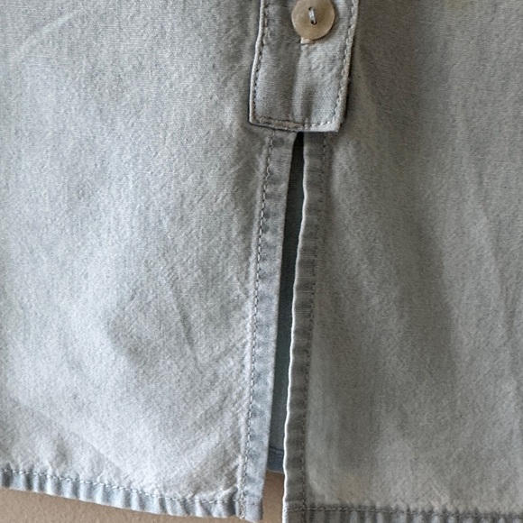 Liz Claiborne Pale Blue Button-Front Women's Shirt - Picture 4 of 8